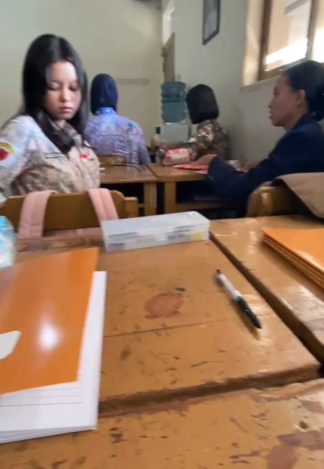 pov lu duduk sendiri di kelas  #fyp #foryoupage #foryoupageofficiall 