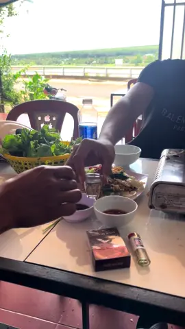 tủi lượng thì yếu nhưng hở cái rủ nhậu 