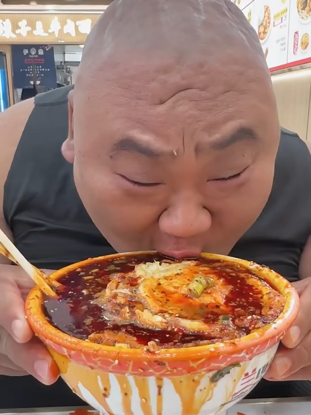 Thánh ăn cay Trung Quốc quyết tâm giảm cân nên đi ăn 1 bát mì phải cả lọ ớt. Nay húp hết cả nước nhé anh em #dadaykhongngu #thanhancaytrungquoc #thanhantrungquoc #micay #giamcan #mukbang #doantrungquoc #thinhhanh #fyp