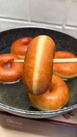 Lagi rame yang bahan donat kalau aku mah tetep ya suka yg empuk lembut pakai resep ini #fyp  #donat #donatviral 