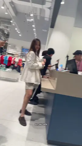 viralin mamanya lagi, gue jebak sampe gede biar terus temenin gue belanja hahaha #draft 