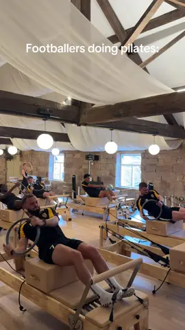 Pre season team building exercise for @Belper Town FC at @Innatestudios 🤝🏻💛🖤 #footballtiktok #pilates #reforma 