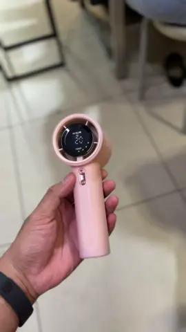 Cuaca panas? Gak masalah! Tinggal nyalain Kipas Portable Goojodoq, ademnya langsung terasa. Compact, stylish, dan gampang dibawa kemana saja. #Goojodoq #goojodoq #KipasPortable #AntiGerah #fyppppppppppppppppppppppp #affiliatemarketig 