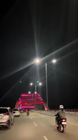 selalu jatuh cinta dengan view jembatan merah Jayapura  #jembatanmerahjayapura  #jayapuracitylights  #jayapura 