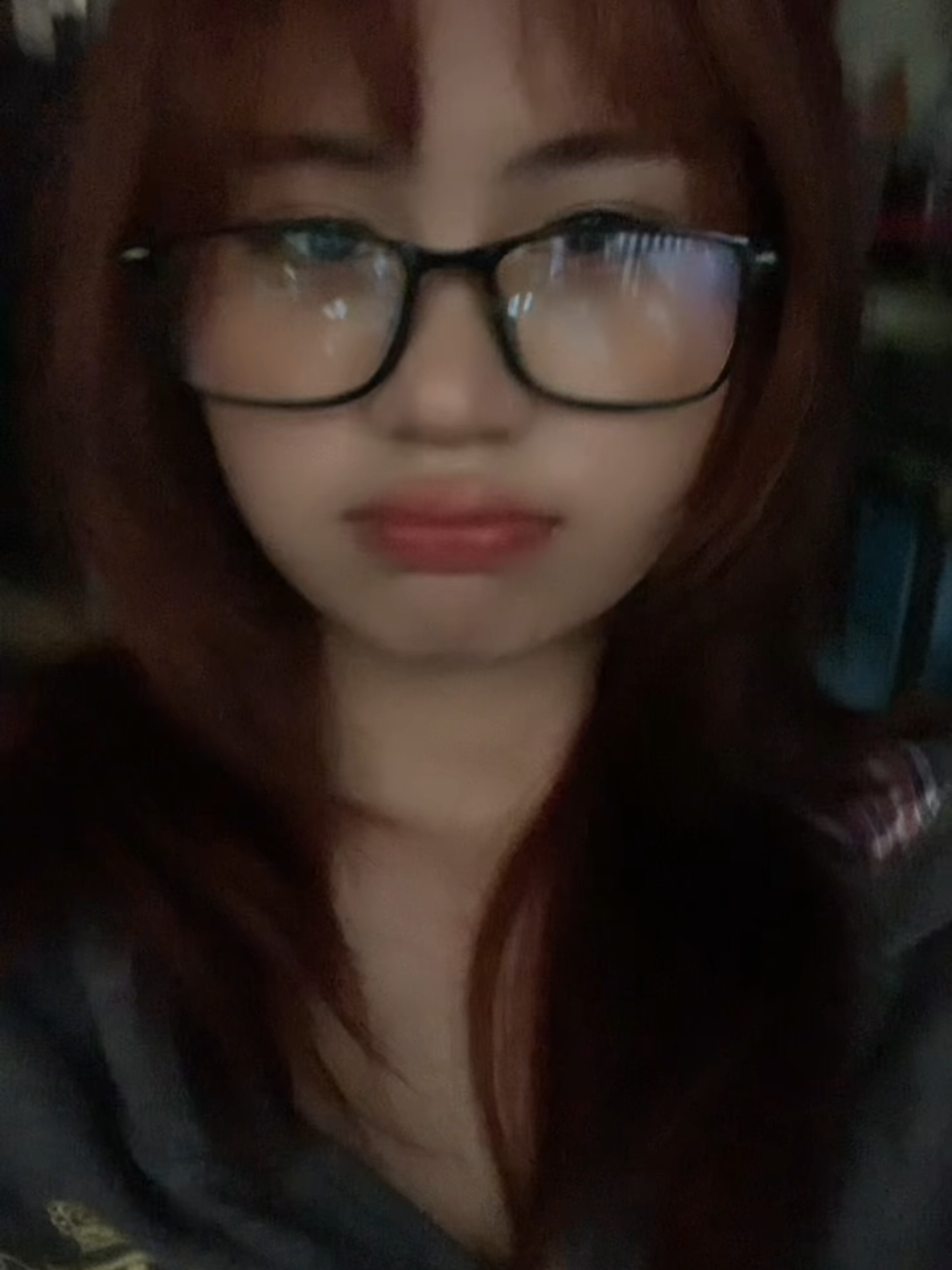 hi @🍗 si yunjin ito 😂✌️ #fyp #yunjin #huhyunjin #lesserafim 