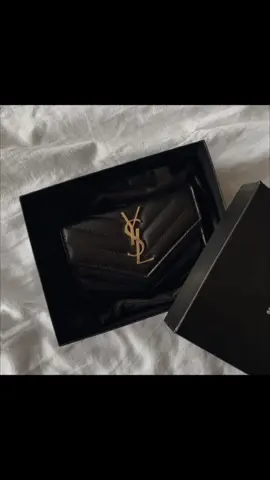 Saint Laurent. جزدان يعرف أن الفخامة ما بدها شرح. Bold. Timeless. Iconic. 💼✨ #yslsaintlaurent #levelup #fyp 