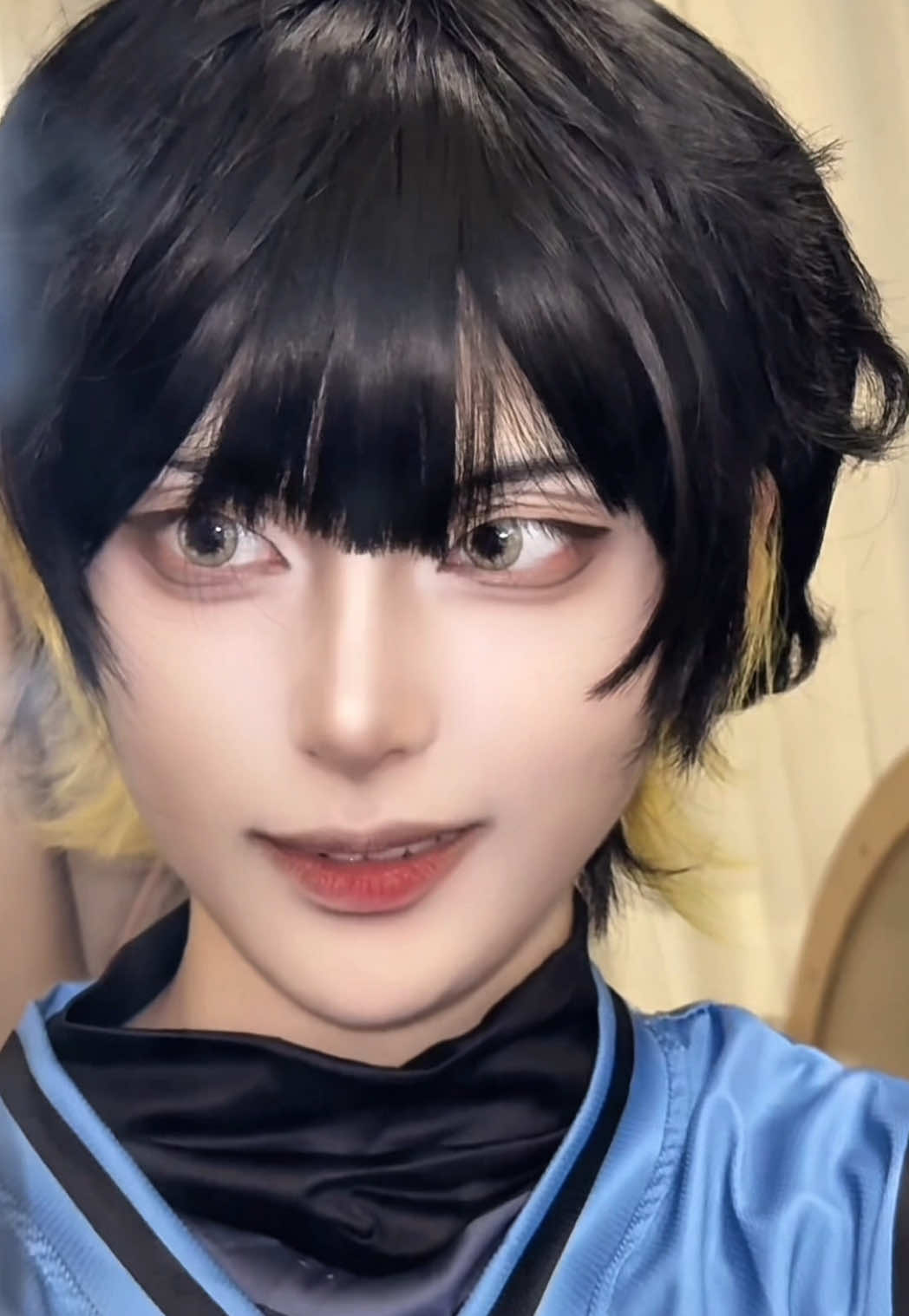 바치라 등장!⚽️💛 . #바치라 #바치라메구루 #블루록 #코스프레 #ブルーロック #コスプレ #bachirameguru #bachira #bluelock #cos #cosplay #cosplaytransition #douyincosplay #douyintransition