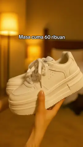 Seneng banget dapat sepatu sneakers wanita sebagus ini tapi gak nguras kantong #sepatusneakerswanita #sepatuwanitakekinian #sneakerswanita #sepatuwanita #sepatucewe 