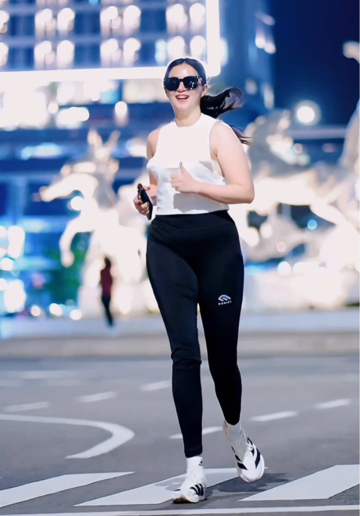 Spill outfit klik keranjang kuning yach🤍🤍🖤🖤 #fyppppppppppppppppppppppp #fyp #tiktokshop #outfitolahraga #runningstyle #bajuolahraga #ootdolahraga #ootdolahragacantik😍 #kacamata #outfitrunning #ootdjogging #leggingsport 