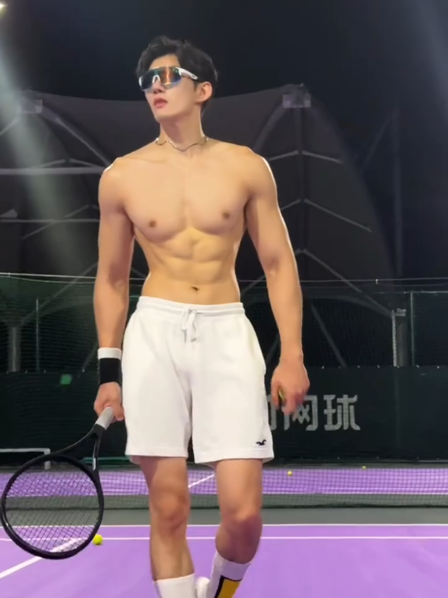 Don't forget to come to Qingdao Fantawild Dreamland on July 26-27 to meet Huang Dasheng! #huangdahseng #npc #cosplay #model #chineseman #abs #china #handsome #qingdaofantawilddreamland 
