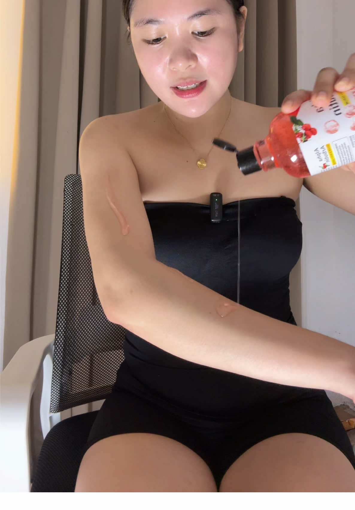 Yess!! Hindi malagkit, finally! 🤍😍 alpha arbutin gamitin mo para sa mga hyperpigmentation. #alphaarbutin #bodyskincare #serum 