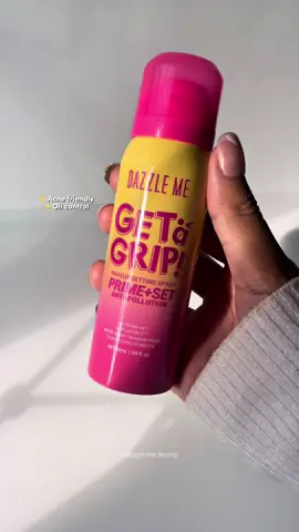 DAZZLE ME Get a Grip Setting Spray Aerosol Transferproof 6X Tahan Lama. Spray nya halus gak bikin makeup crack @DAZZLE ME INDONESIA  #dazzleme #dazzlemebeauty #dazzlemesettingspray #settingspray #settingsprayDazzleMe #aerosolspray#getagripsettingspray #makeup #BeautyTok #fyp