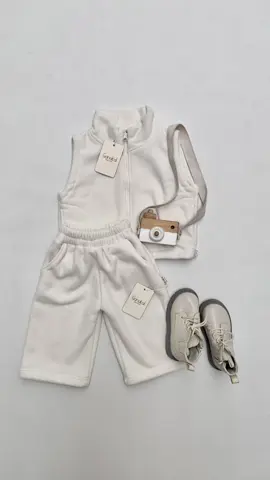 OOTD si kecil makin kece & comfy! 🌟 Yuk intip style minimalis tapi tetap modis dari Ganakal💫 ✨ Setelan polar super lembut ✨ Rompi trendy & celana kulot hw *celana comingsoon Cocok buat main, jalan-jalan, atau sesi foto gemas 😍 Warna netralnya bikin mudah dipadukan dengan outfit lain. 📸 Siap-siap si kecil jadi pusat perhatian! #OOTDAnak #StyleAnakKekinian #OutfitAnakLucu #KidsFashion #BajuAnakStylist