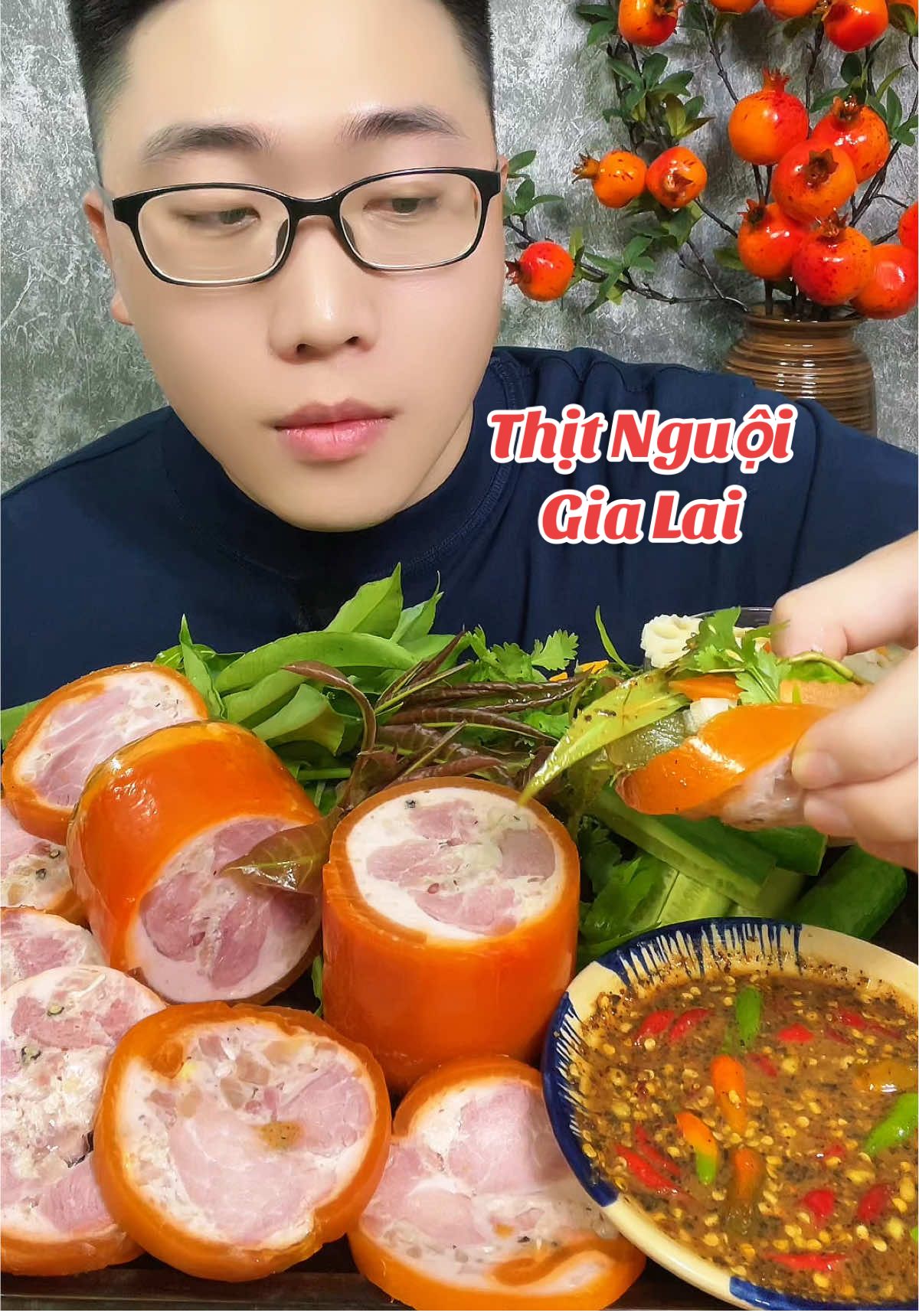 Thịt nguội cuốn rau thơm đồ chua chấm muối tiêu ăn nó dính trời ơi ngon 🤪🥰#mukbang #ancungtiktok #diencongtu9797 