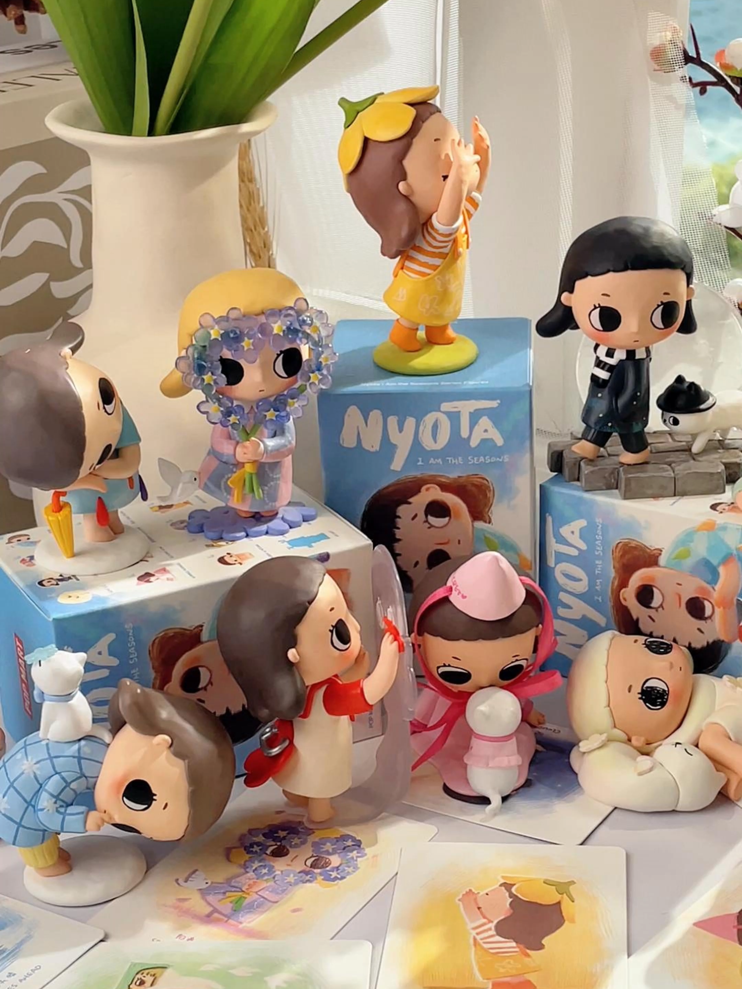 Time flows, seasons shift—and Nyota quietly follows.From spring’s bloom to winter’s hush,she captures each moment in time. ☁ Nyota I Am the Seasons Series Figures  ⏰Release date: 2025/07/25#popmart #nyota #blindbox #unboxing #arttoys #figure
