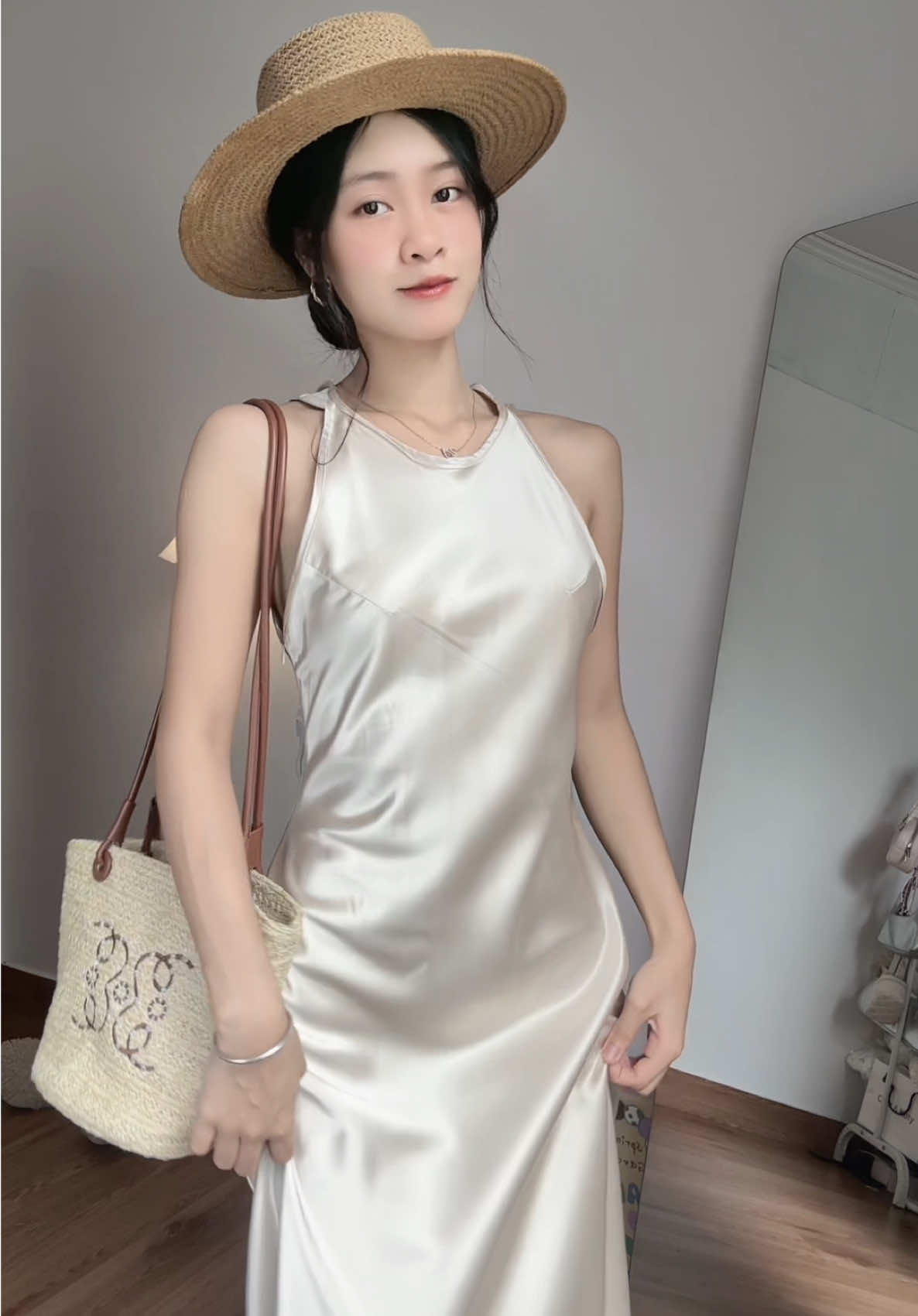 Đầm lụa này mang đi biển xinh luôn nha😍#xuhuongtiktok #xuhuong #outfit #outfitideas 