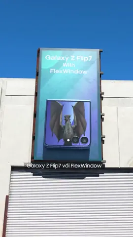 Created by: @alainbui - “Galaxy Z Flip7 chính là chiếc điện thoại đỉnh nhất mình từng dùng luôn đó! Màn hình FlexWindow vô cực tha hồ xem giờ, trả lời tin nhắn, chụp ảnh… khỏi cần mở máy cũng ngon ơ.” Bình luận #GalaxyZFlip7 và tag ngay người bạn muốn “triệu hồi rồng” cùng nha 🐉 #SamsungPartner #GalaxyAI #UltraGapMo