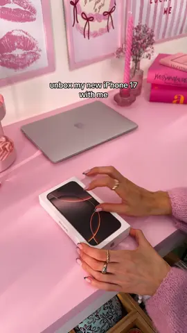just got my new iPhone 🤭 #asmr #burga #iphone17 #phonecase #samsung #apple #accessories 