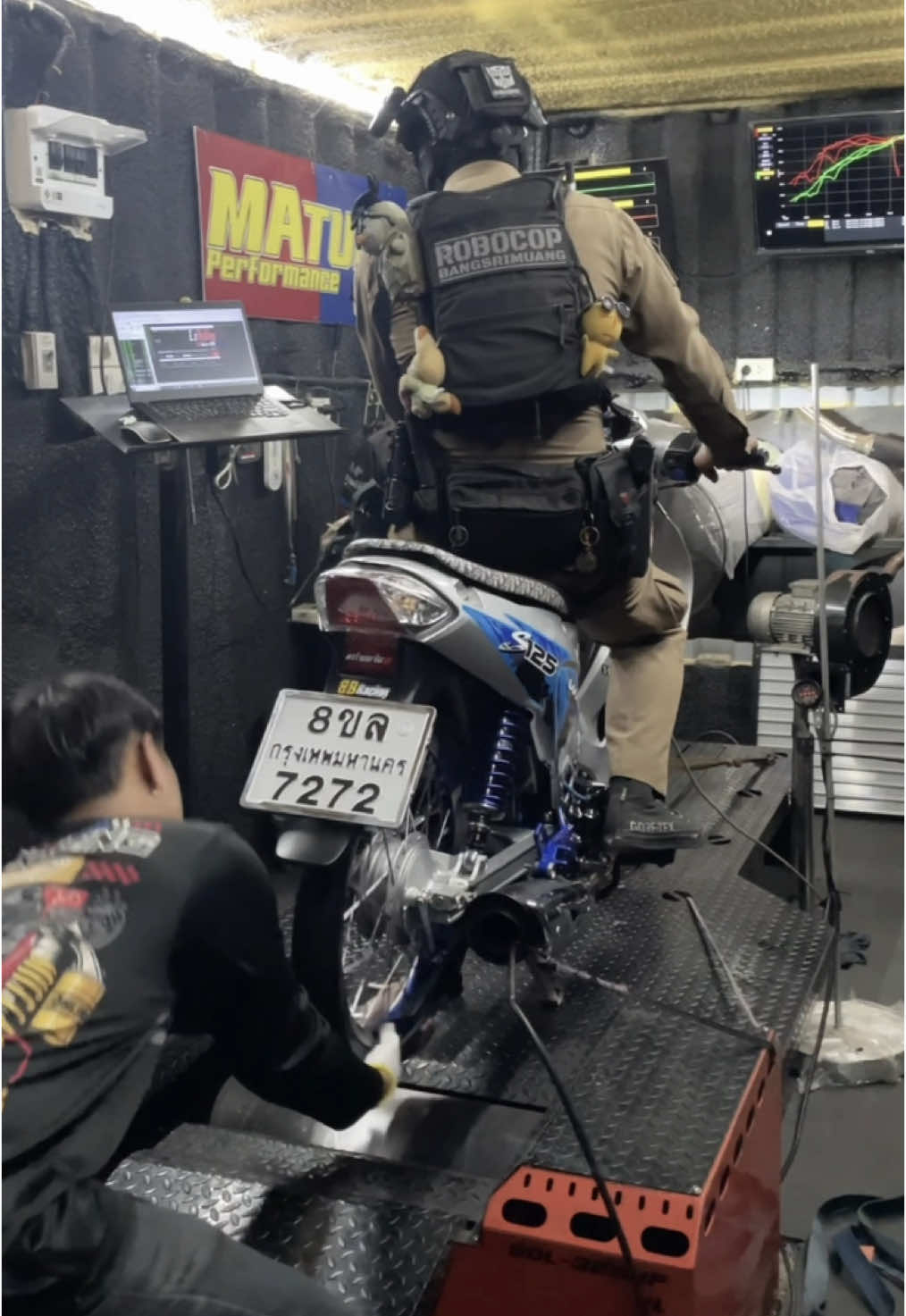 พี่จ่าโรโบคอปบอกจูนเสร็จยกขึ้นหลังกระบะได้เลย🤣 42HP 72สเต็ปรถทริปขี่ไปกลับ ปากเกร็ด เขาค้อ ไม่พังนะจ๊ะ🔥 #ช่างกุ้งคลอง3 #โก้_Turner #เบส_เครื่องซิ่ง #CWThomegarage19 #bbracingpart🦉 #wave125 #โรโบคอป #โรโบคอปเมืองเมืองนนท์ 