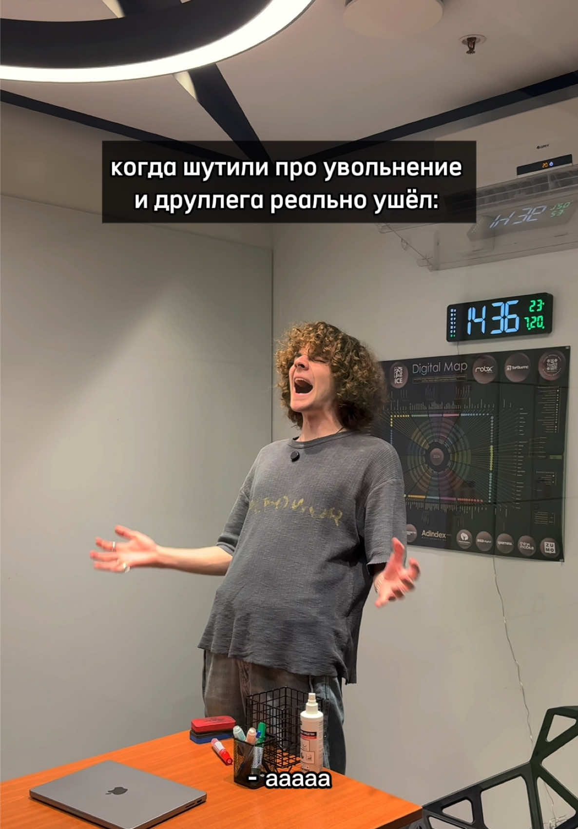 самый травмирующий момент в жизни каждого 😭 цените бэстиков на работе, пока имеете… 