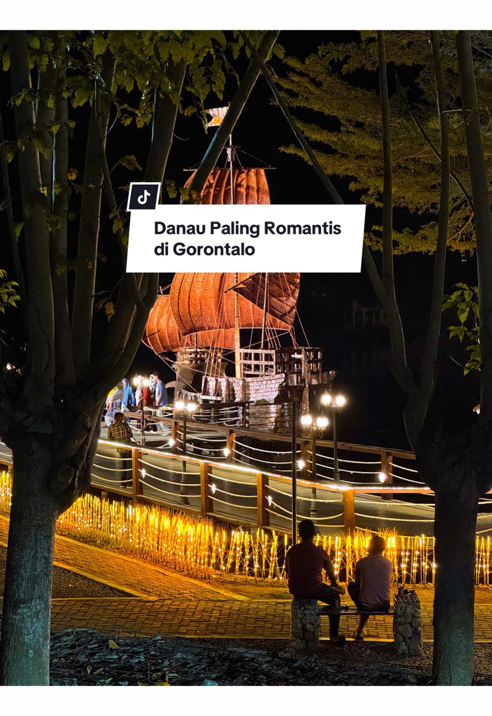 Salah satu tempat paling romantis klo malam hari di Gorontalo menurutku.  Ada yang udah pernah kesini?  #gorontalo #gorontalotiktok #gorontalofyp #danauperintis #danauperintisbonebolangogorontalo 