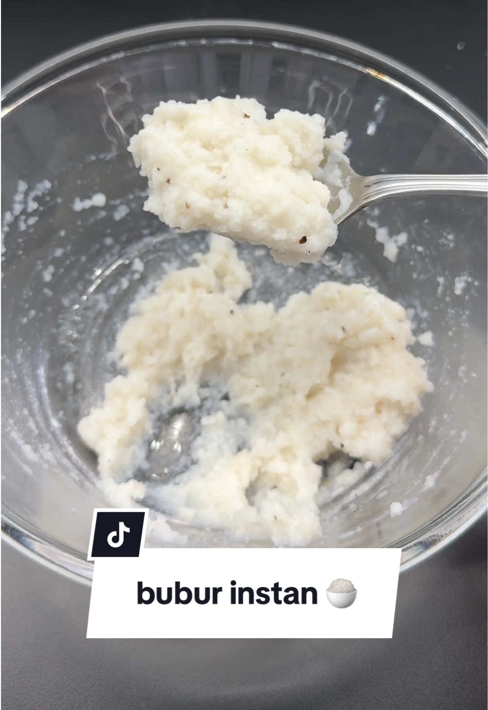 bikin bubur instan sendiri👩🏻‍🔬🍚 enak bangett! pakein bumbu & kaldunya @Pura Indonesia 🩵#PURAEnakTanpaGulaMSG #KelezatanDalamKemurnian #PurestNaturalGoodness #foodtech #teknologipangan #bubur #eksperimen #instan 