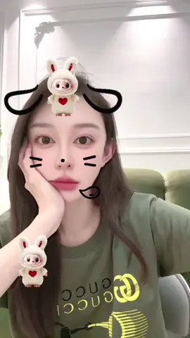 Today I am like a lovely little white cat. 😜😜🤪