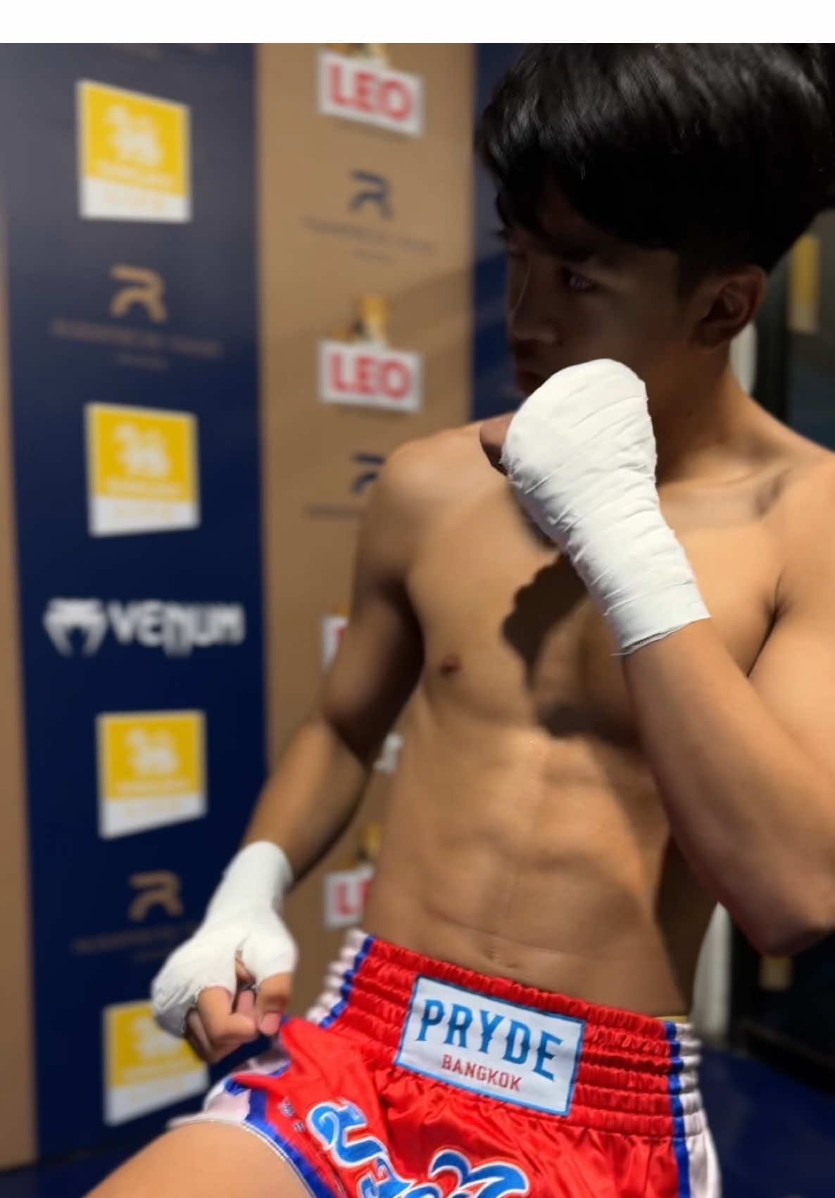 พี่แตมป์ยืดเส้น ยืดสายก่อนนวดน้ำมัน 👊🏻 #บางแสนไฟท์คลับ🥊 #สนามมวยราชดําเนิน #เพชรเตชิน #เพชรเอเชียร์ #บัลลังก์เพชร💎 #มังกรเหล็ก #นักมวย