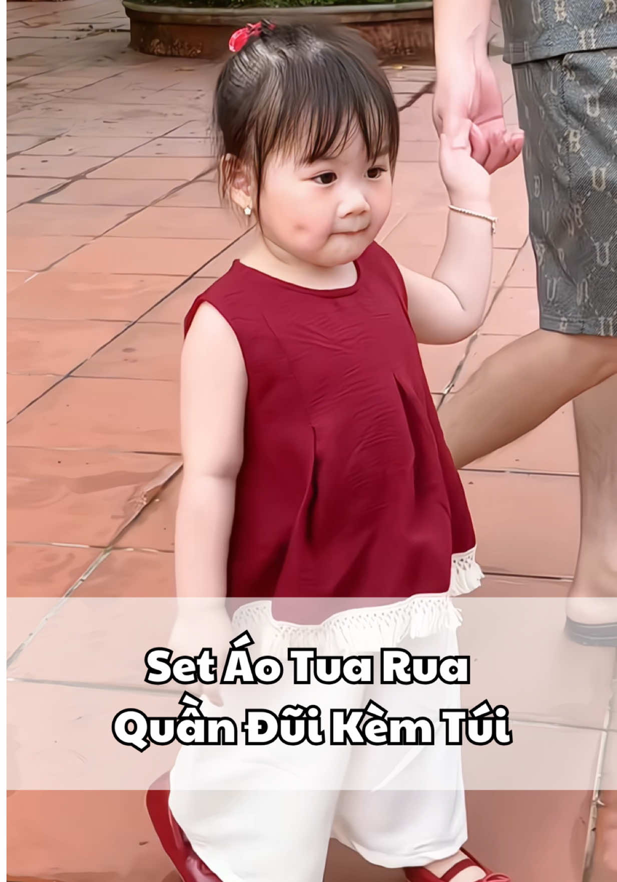 Thích cái quần đũi mềm mát, màu áo đỏ mận tôn da lắm lun #embemalum #thoitrangtreem #setboxinh #xuhuong 