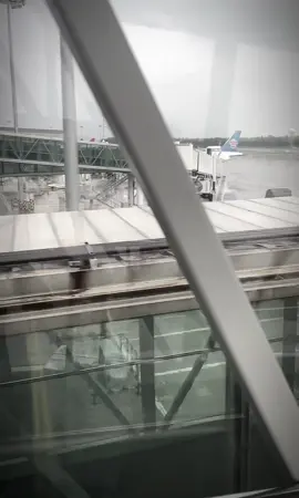 Máy bay sắp cất cánh mời đoàn mình di chuyển lên máy bay giúp e ạ🛫#xuhuongtiktok #videoviral #xh#trending 