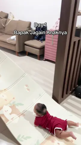 👶🏻: baru 4 bulan gw njir !! #fyp #foryou #day1 #trendtiktok #bapakjagaanak #couplestiktok #couplecomedy 