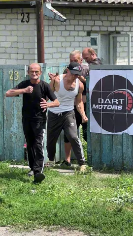 Зустрічайте: Легенди Чикаго, працівники @DART Motors після 28 клієнтів і 15 кредитів для U4U!                 