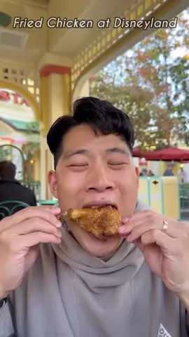 Eating Everything on the Menu at Disneyland (Part 1, Fried Chicken at Poultry Palace) #hungryfam #SnackTime #foodreview #eatwithme #foodies #foodvlog #foodadventure #disneyfood #disneylandfood