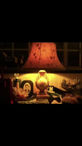 1997 cold autumn day #fall #90s #nostalgia #pinterest #moodboard #gilmoregirls #fyp #foryoupage #80s #foryoupags #autumn #aesthetic #vintage #rorygilmore #early2000s #tvd #pll #ariamontgomery 