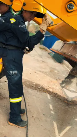 👩🏻‍🏭 welder woman ☺️ #CapCut #welding #welder #trend #keşfet #tiktokviral #soldado 