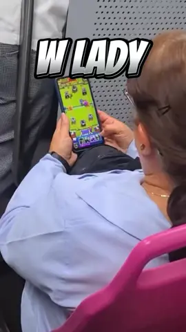 Clash Royale is everywhere 😂 #fyyyyyyyyyyyyyyyy #fyp #clashroyale #clashroyalememes #sneakygolem #clashroyaledaily #fürdich 