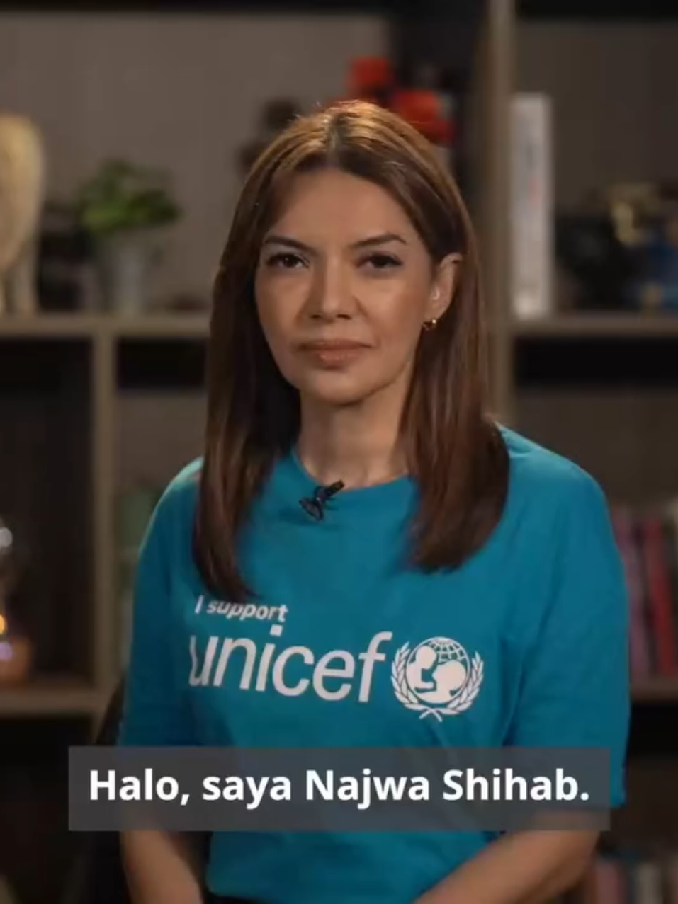#SetiapAnakBerhak merasa aman, terlindungi, dan bebas dari kekerasan, termasuk di dunia digital. Menurut studi UNICEF, 48 persen anak di Indonesia pernah mengalami perundungan daring, bahkan 2% anak usia 12-17 tahun mengalami eksploitasi dan pelecehan seksual daring dalam beberapa tahun terakhir. Bagi Anda orang tua dan pengasuh, tantangan mendampingi anak di era digital ini adalah memastikan agar anak terlindungi dari ancaman kekerasan di internet. Pada momentum #HariAnakNasional ini, saya mengajak Anda untuk mencari informasi pengasuhan dari sumber terpercaya: unicef.link/pengasuhan. #UntukSetiapAnak, dunia yang aman, penuh kasih, dan tanpa kekerasan! #NationalChildrensDay #AnakIndonesiaBersaudara #OrangTuaJugaBertumbuh #RaisingParents 