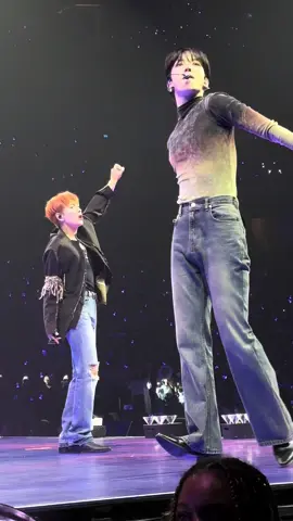 Please enjoy Yunho feeding my delusions for breakfast. ILHSM. 🫶🏼🫶🏼🫶🏼 #ateezatiny #ateeztour2025 #ateez #inyourfantasytour #ateezyunho 