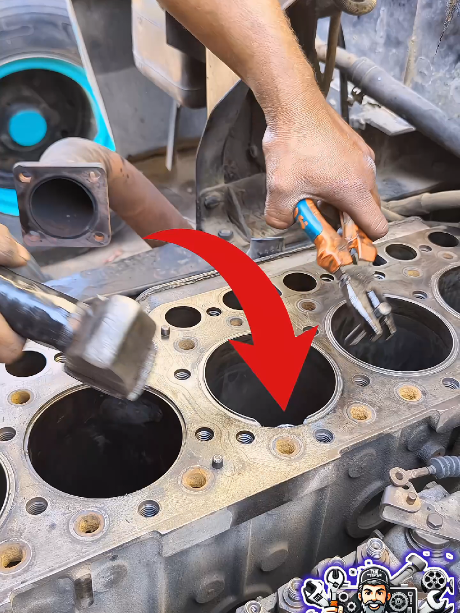 Cylinder Old Sleeve|Liner Removing #shorts #shortsfeed #viralshorts #foryou #trending #engine #fyp 