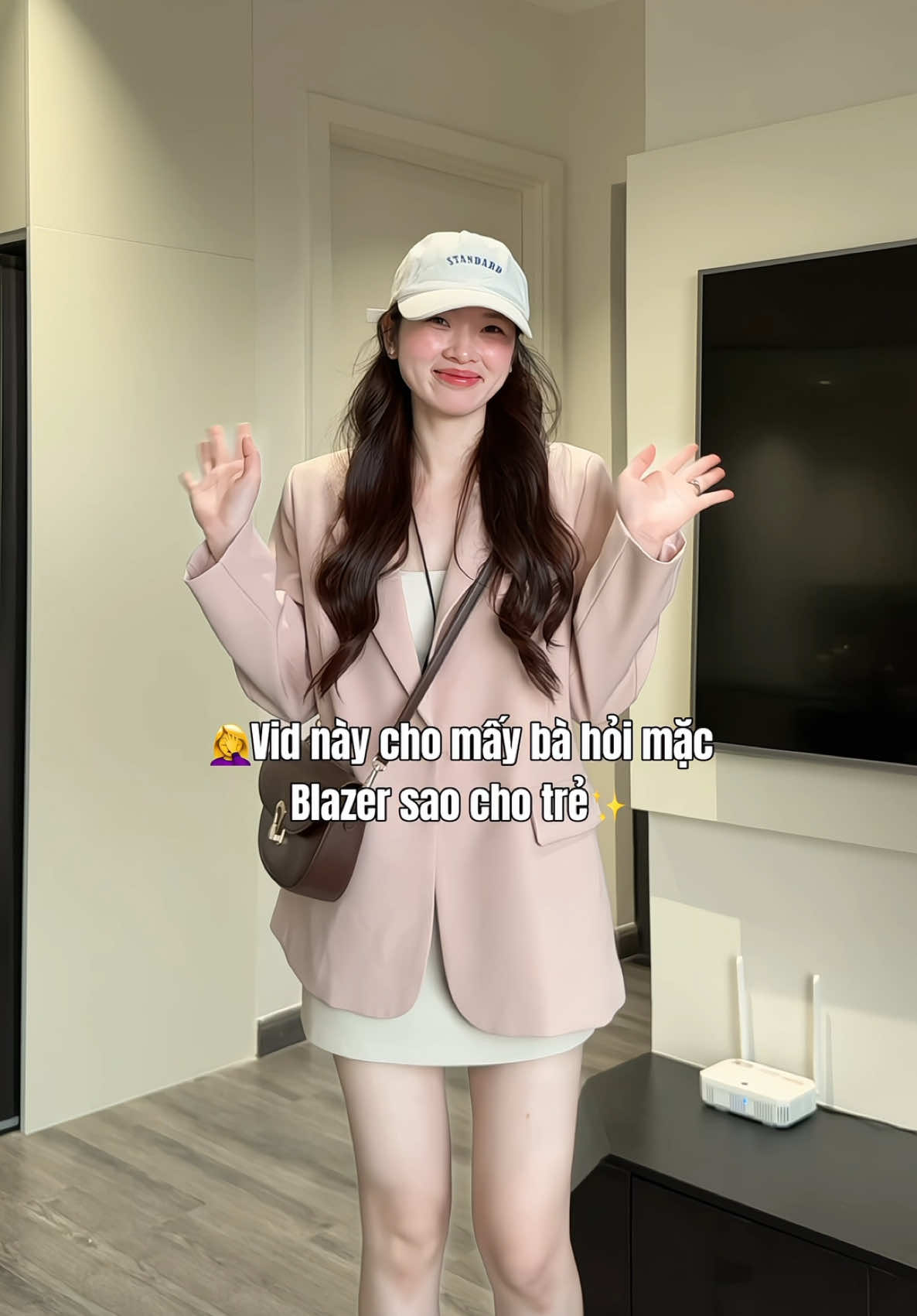 Vid này dành cho mấy bà hay hỏi tui là mặc blazer sao cho trẻ nè. Oufits này hợp gu khum mấy bà🥰 #myoutfit #OOTD #oufit #fyp #viral #trend #mydress #blazer 