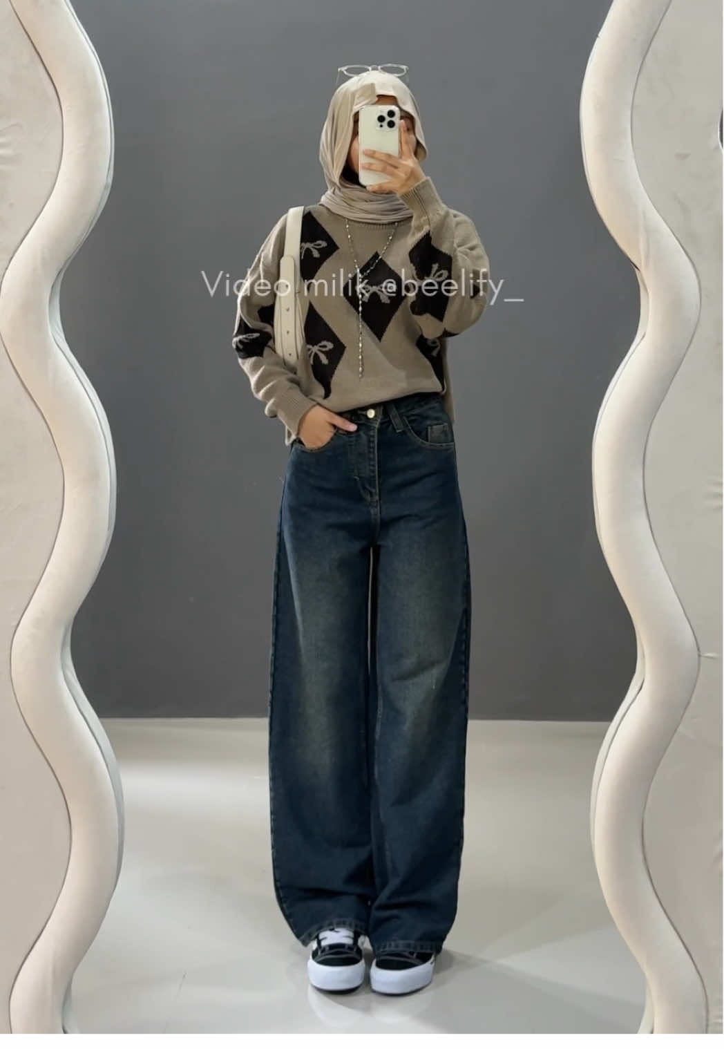 Ide OOTD celana baggy jeans biru retro berhijab 🦋 #baggyjeans #celanabaggy #OOTD #ootdhijab 