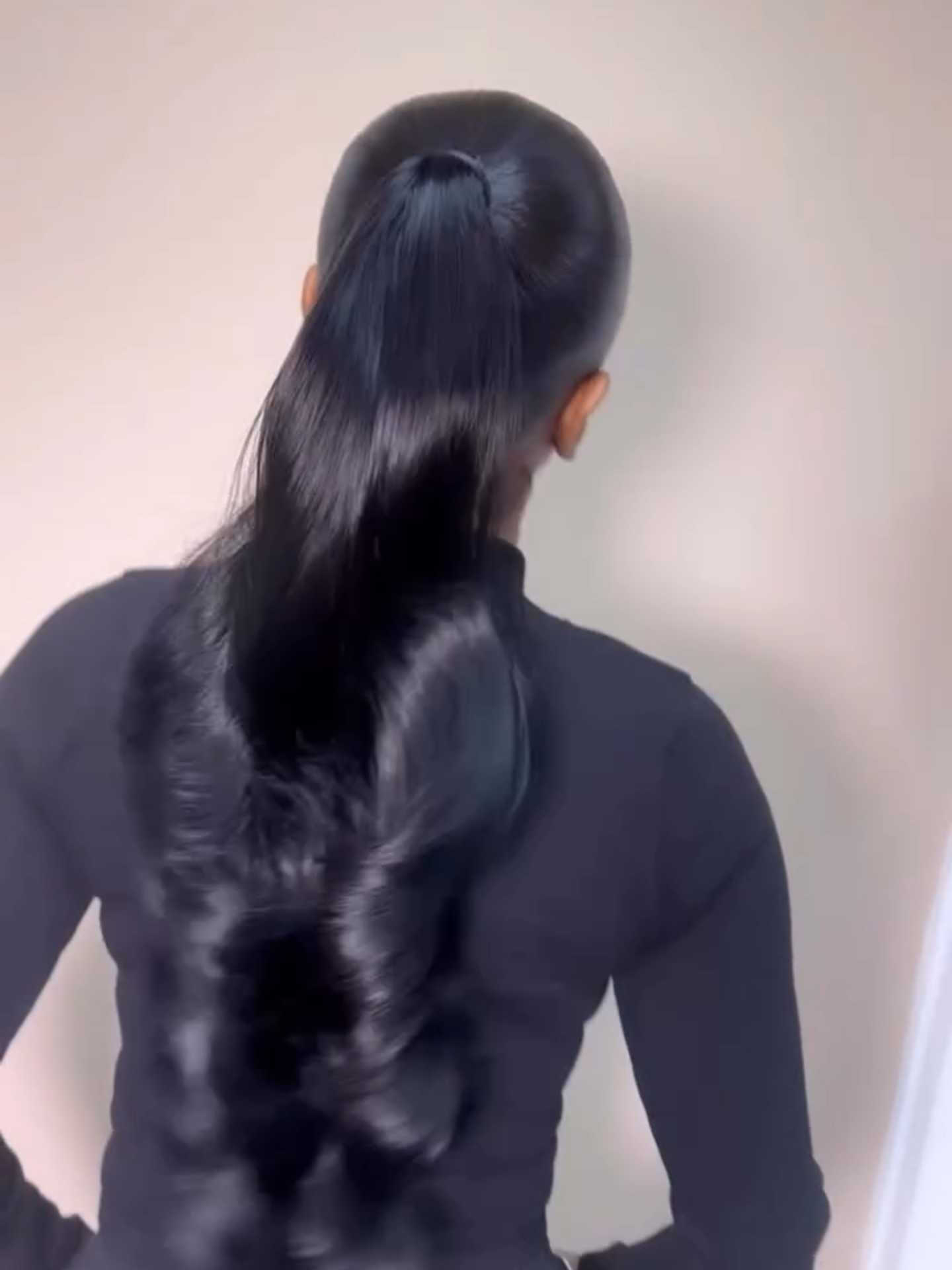 The ponytail is so fyeeee😍😍👏🏾🔥 Amazing work by @tannstylesss 🔥🔥 #ponytail #highponytail #sleekponytail #extendedponytail #ponytailweave #ponytailslayer #ponytailhairstyle #curls #curlscurlscurls #bodywave #bodywavehair #bodywavebundles #hairbundles #hairweave #hairextension #blackgirlhairstyles #blackgirlhair #blackgirlmagic #fypシ #fypageシ #fypppppppppppppp #viralvideo #ulithair #ulithairwig #ulitwig