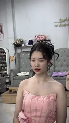 #CapCut   Nay Hải Yến đi học ạ . Sáng đi làm- tối đi học. Em nhận makeup tiệc, sinh nhật…. theo tone khách yêu cầu ạ. Em nhận makeup khu vực Bến Cát, Mỹ Phước, Thới Hoà, Chánh Phú Hoà - Bình Dương ạ…. Chị em ủng hộ thì ib em nhaaa 😘😘😘#NTHY99 #fyp #xuhuong #tik_tok #cocongnhan #makeup 