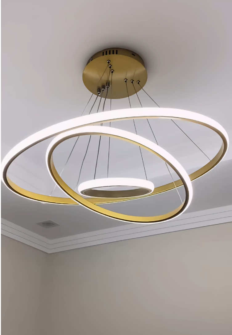 ✨ O lustre que mudou minha sala de jantar! Tem 3 cores de luz: branca, amarela e neutra 💡 Deixa o ambiente moderno e aconchegante ao mesmo tempo! 🛒 Tá na minha vitrine – clica no link! ✨Ahh aproveite o frete grátis✨ #lustre #led #luminaria #vitrine #luxo 