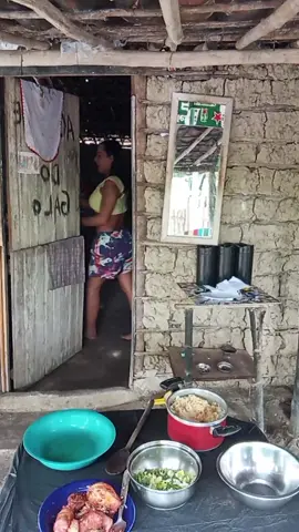 colocando almoço 