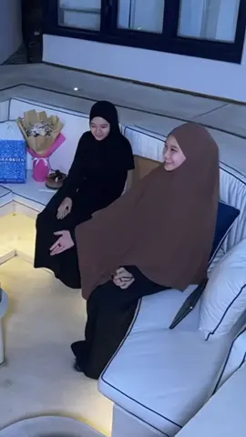 barakallah fii umrik ka chica @The Yuriza Sisters #naisaalifiayuriza #naisaofficial #thenayofficial #thenayjmb 