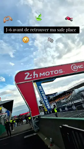 J'y peux rien, c'est là que je me sens le mieux... 🤷‍♀️ #ridergirl #lemans#lemans24 #race 