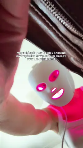 What your bag sees when you are last minute packing for your holiday 👀 #sharkbeautyuk #sharkcryoglow #sharkflexstyle