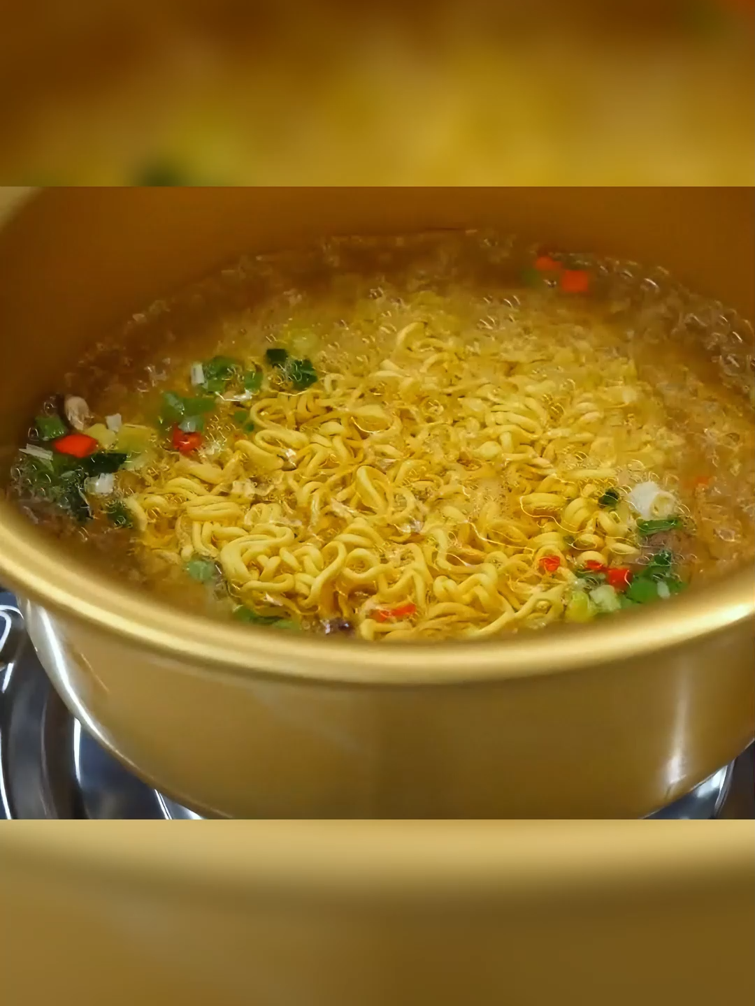 ¿Alguna vez te has preguntado cómo se hacen tus fideos instantáneos favoritos? #fyp #viral#Ramen #Fideos#Curiosidades#Comida #Proceso#Producción #DatoCurioso #Food#Factory #foryou