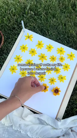 press some flowers with me <3 